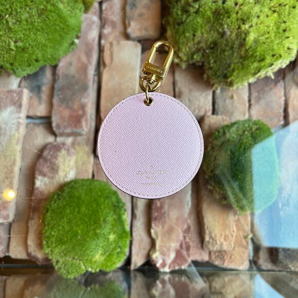 LOUIS VUITTON Transatlantic Cruises Print Illustre Evasion Key Holder - Picture 2 of 6